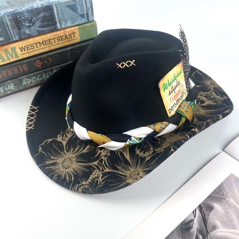 Sombrero de vaquero con correa étnica y decoración de plumas de girasol del oeste