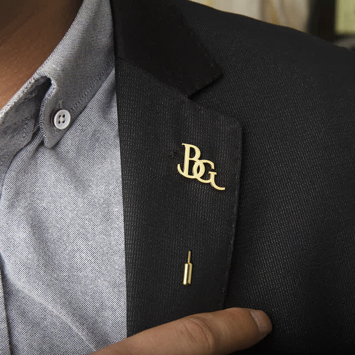 Broche de solapa de acero inoxidable con dos iniciales personalizadas