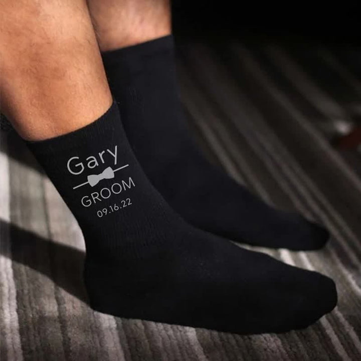 Calcetines negros personalizados para padrinos de boda con nombre para hombre