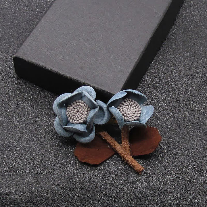 Broche de tela con flores dobles y diseño original de boda en azul pálido