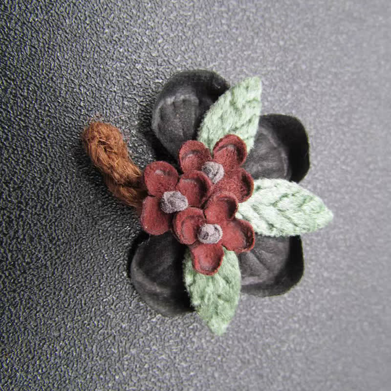 Broche de tela con diseño original de margarita roja para boda