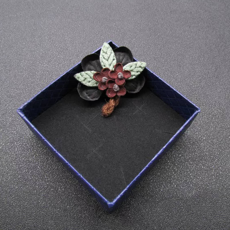Broche de tela con diseño original de margarita roja para boda