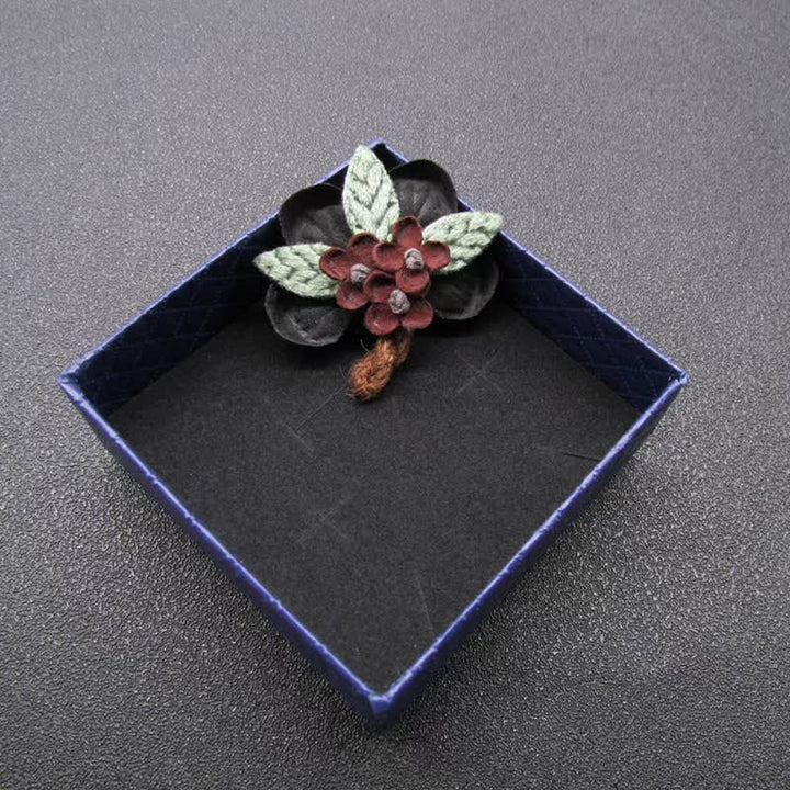 Broche de tela con diseño original de margarita roja para boda