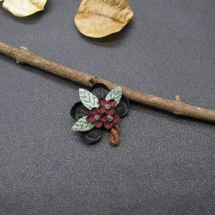 Broche de tela con diseño original de margarita roja para boda