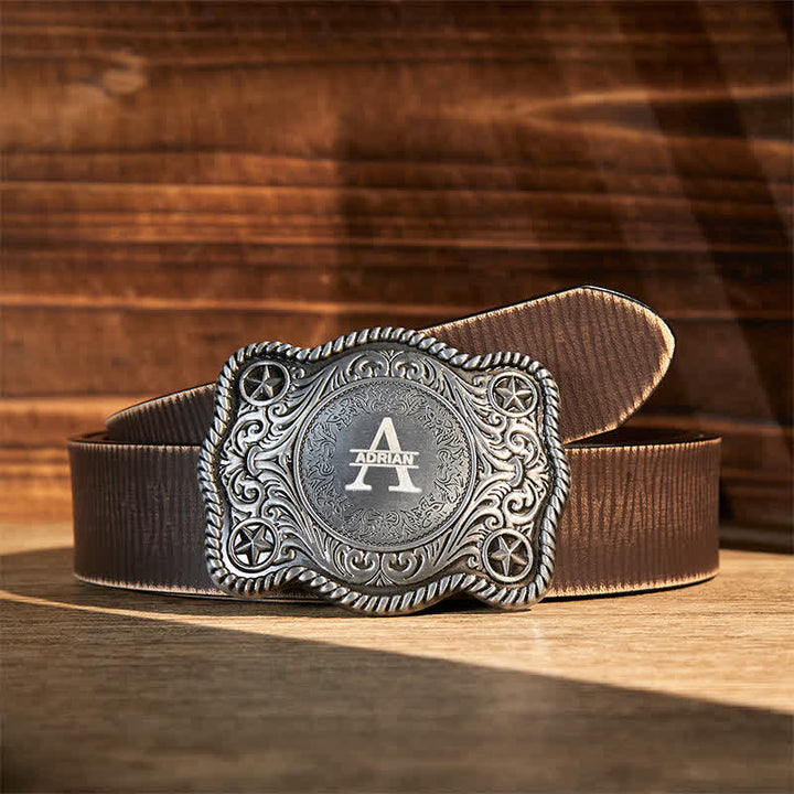 Cinturón de cuero con hebilla estilo western, tallado a mano y con monograma personalizado