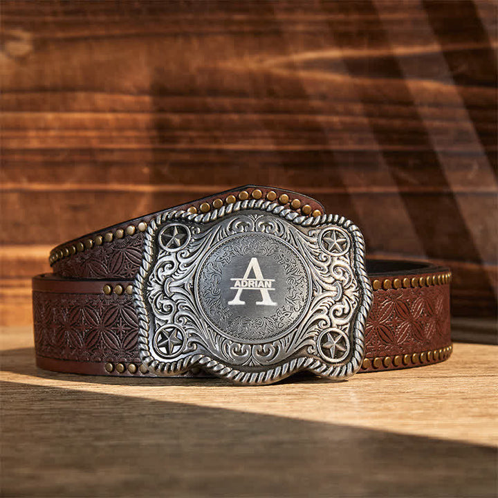 Cinturón de cuero con hebilla estilo western, tallado a mano y con monograma personalizado