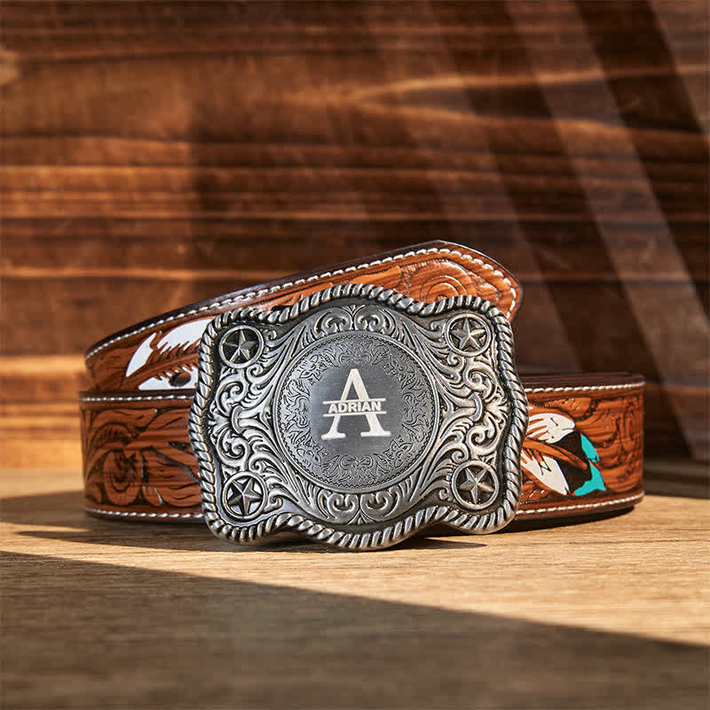 Cinturón de cuero con hebilla estilo western, tallado a mano y con monograma personalizado