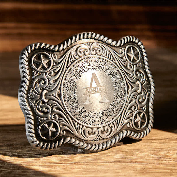 Cinturón de cuero con hebilla estilo western, tallado a mano y con monograma personalizado