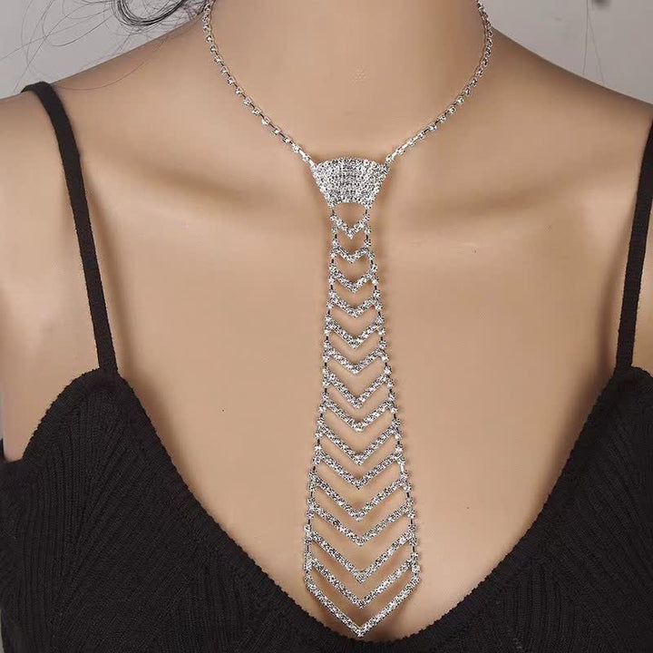Collar de corbata creativo con diamantes de imitación de cristal y forma de rayas