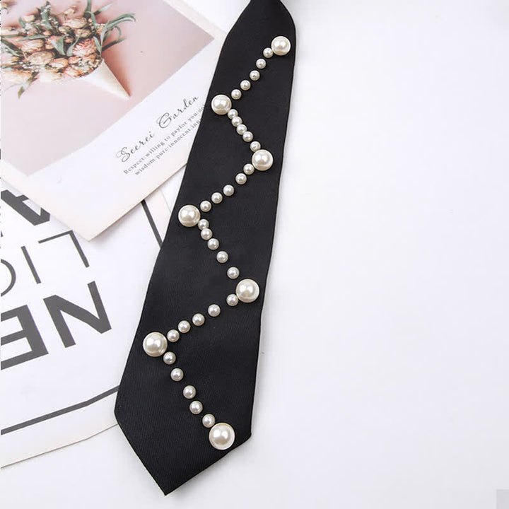 Elegante corbata creativa con tachuelas de perlas artificiales