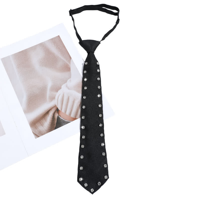 Corbata creativa pre-atada con tachuelas de diamantes de imitación negros