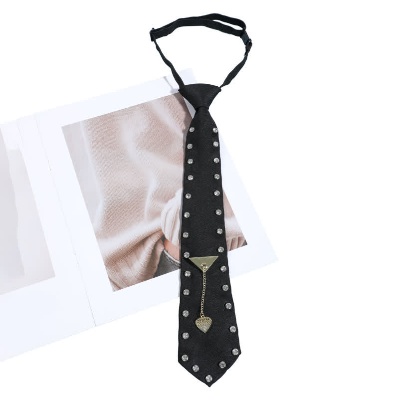 Corbata creativa pre-atada con tachuelas de diamantes de imitación negros