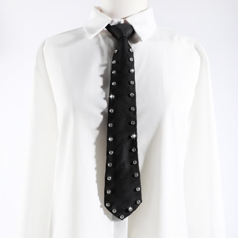 Corbata creativa pre-atada con tachuelas de diamantes de imitación negros