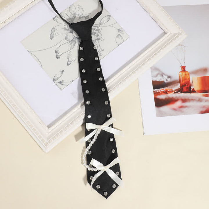 Corbata creativa pre-atada con tachuelas de diamantes de imitación negros