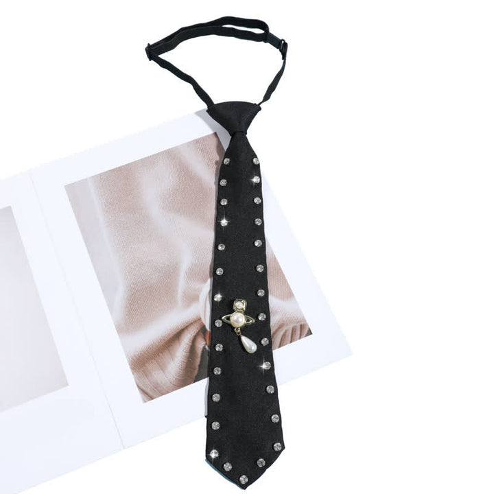 Corbata creativa pre-atada con tachuelas de diamantes de imitación negros