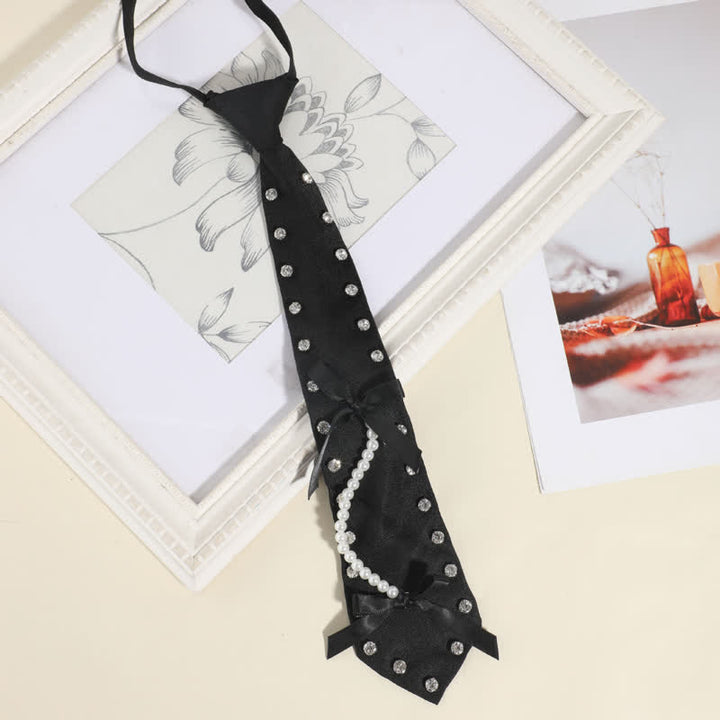 Corbata creativa pre-atada con tachuelas de diamantes de imitación negros