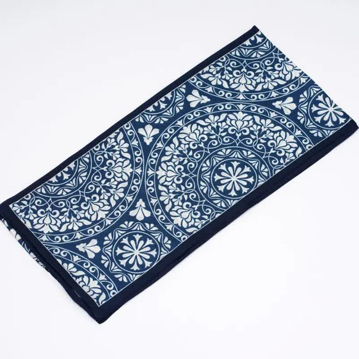 Bufanda larga y fina de doble cara con estampado floral azul y blanco para hombre
