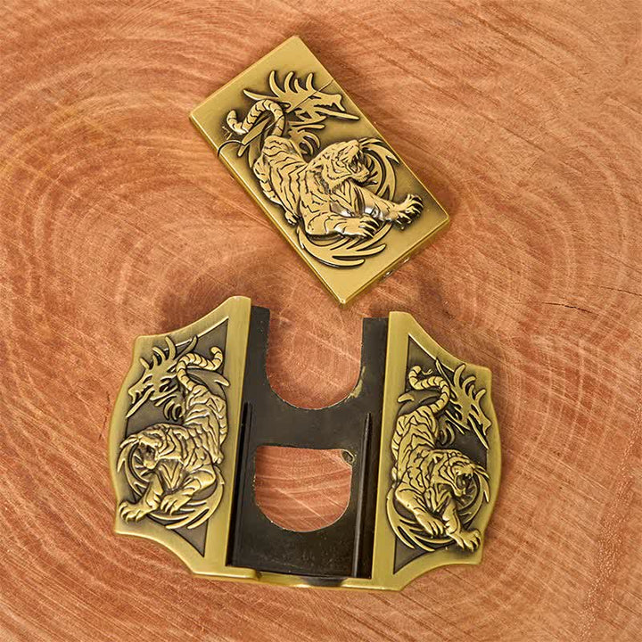 Cinturón de cuero con triple tigre de bronce para hombre con encendedor oculto