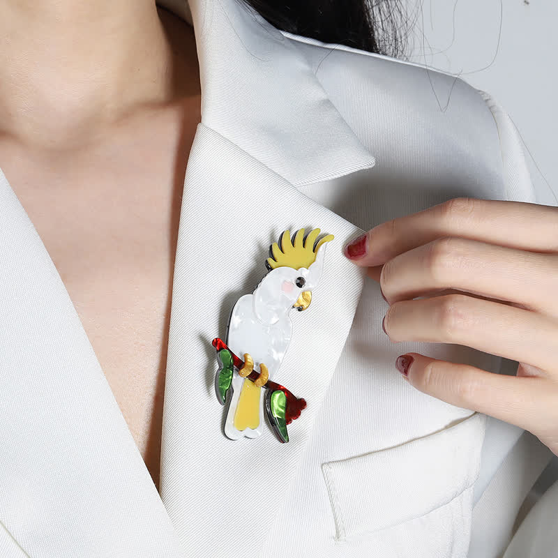 Broche de acrílico hecho a mano con forma de pájaro loro blanco - image 2