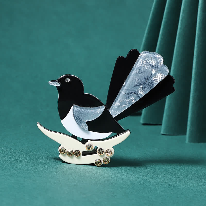 Broche de acrílico hecho a mano con pájaro urraca negro y azul - Negro y azul - image 1