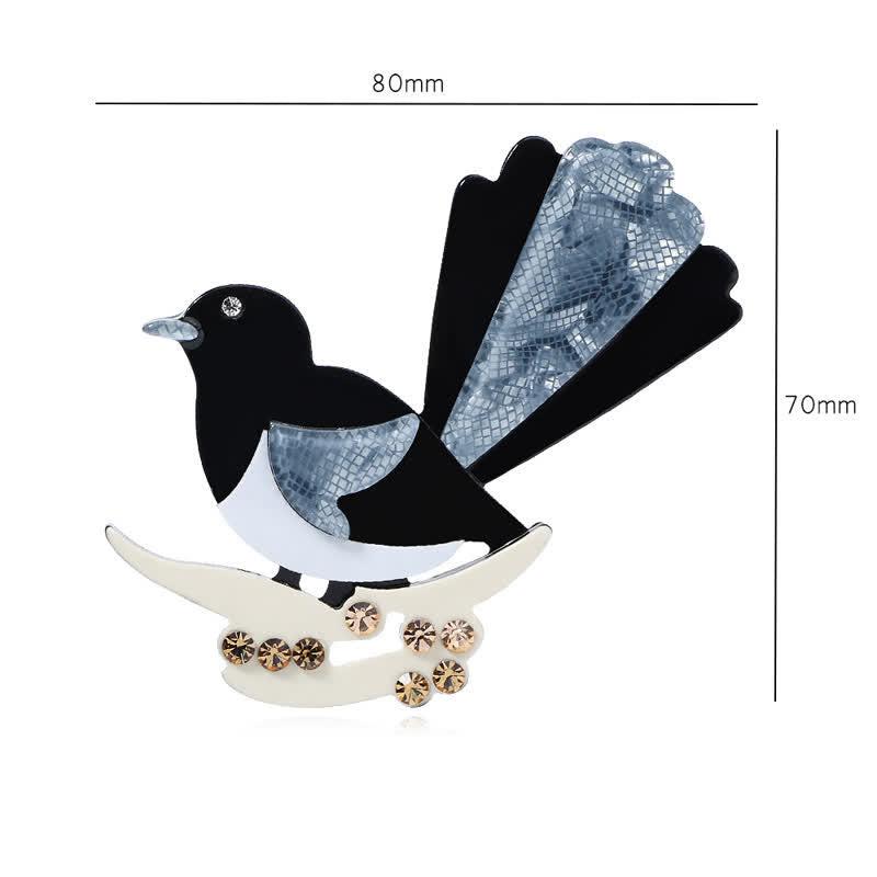 Broche de acrílico hecho a mano con pájaro urraca negro y azul - image 6