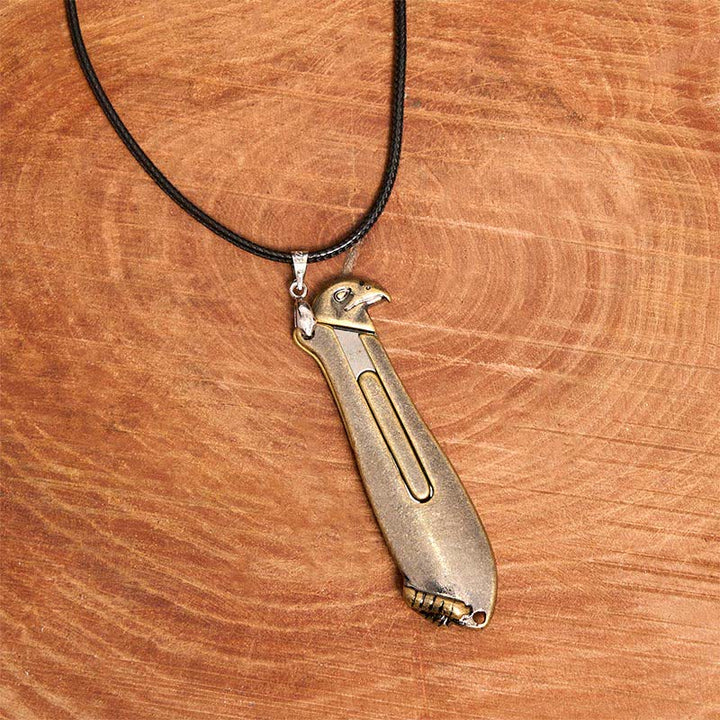 Collar con colgante multifunción y cuchillo oculto de Liberal Hawk