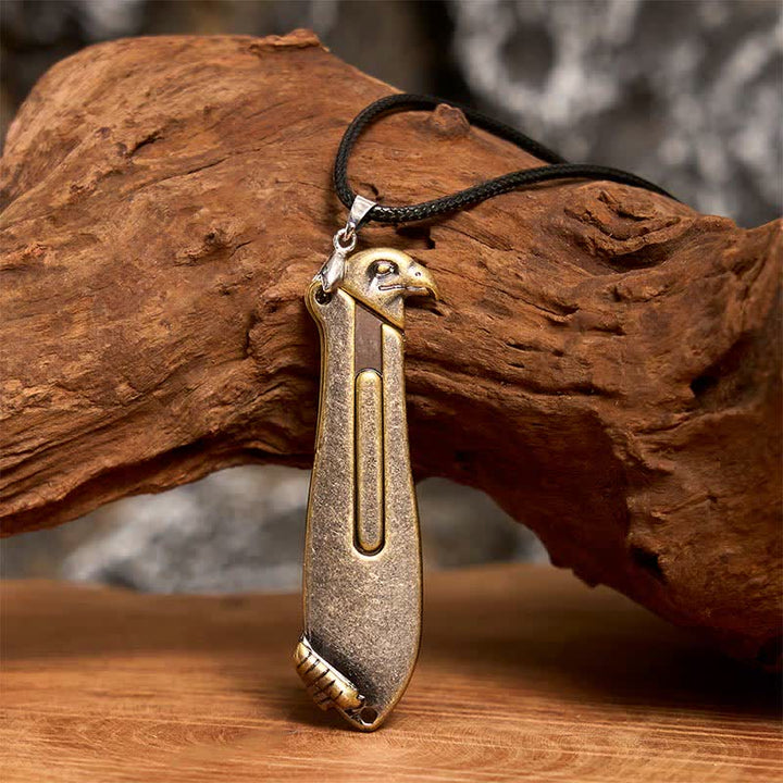 Collar con colgante multifunción y cuchillo oculto de Liberal Hawk