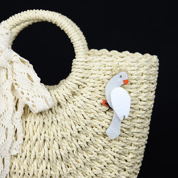 Broche de acrílico hecho a mano con dibujo de pájaro loro blanco - image 4