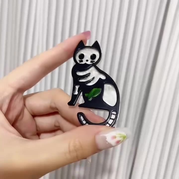Broche de acrílico de gato pequeño hecho a mano para Halloween - image 3