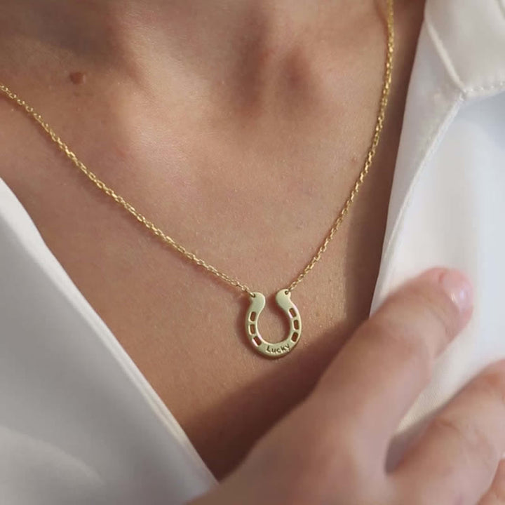 Collar con colgante de herradura en forma de U de la suerte con nombre personalizado - image 5