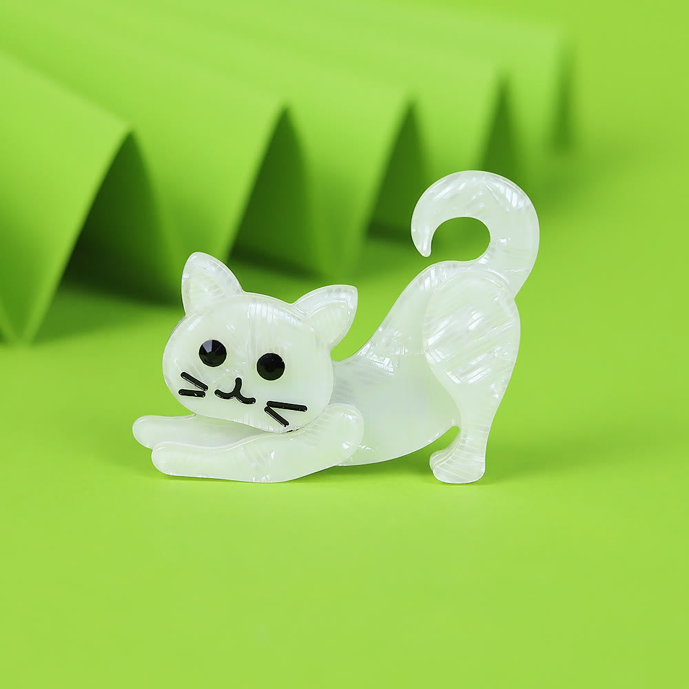 Broche de acrílico hecho a mano con diseño de gato blanco y encantador accesorio - Blanco - image 1