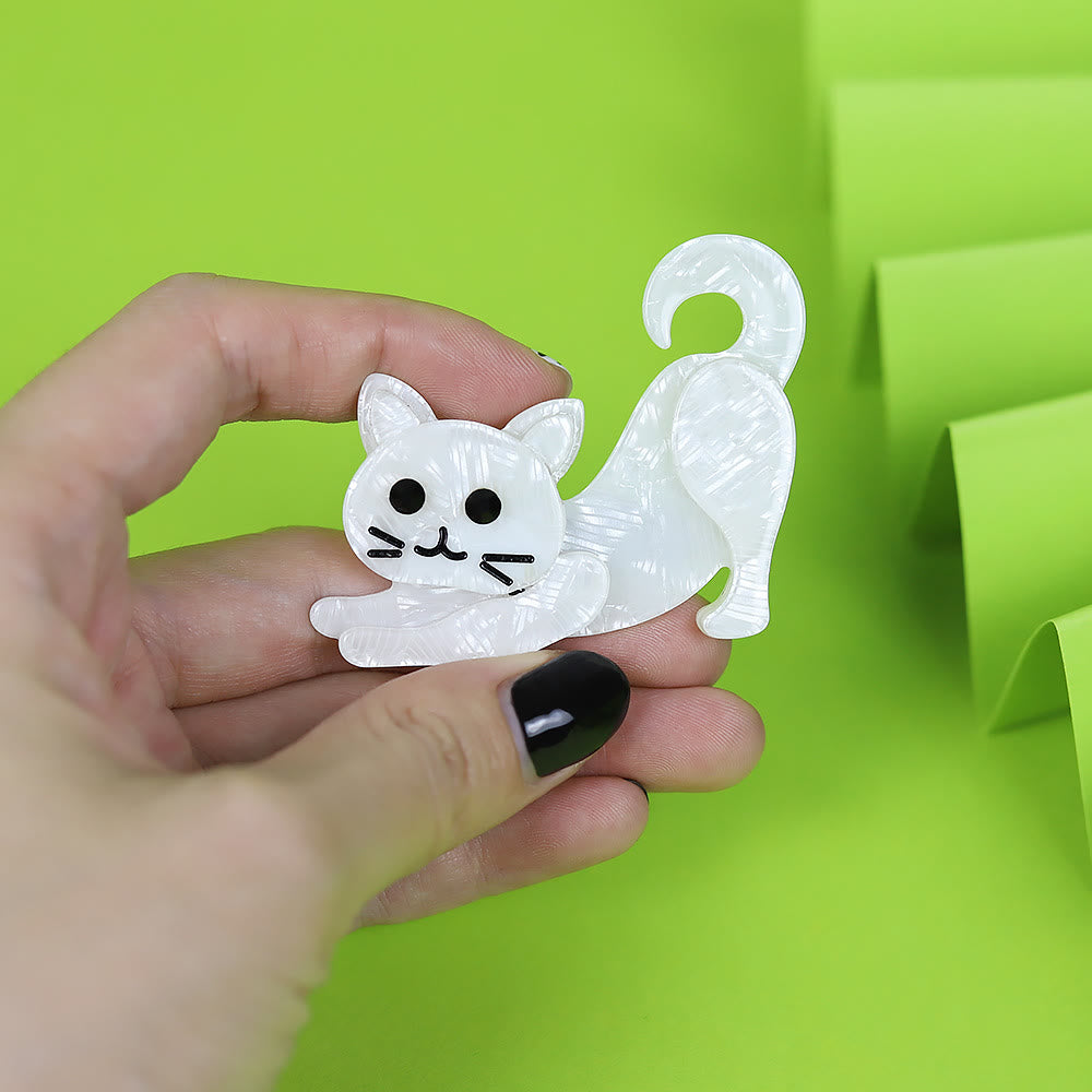 Broche de acrílico hecho a mano con diseño de gato blanco y encantador accesorio - image 2