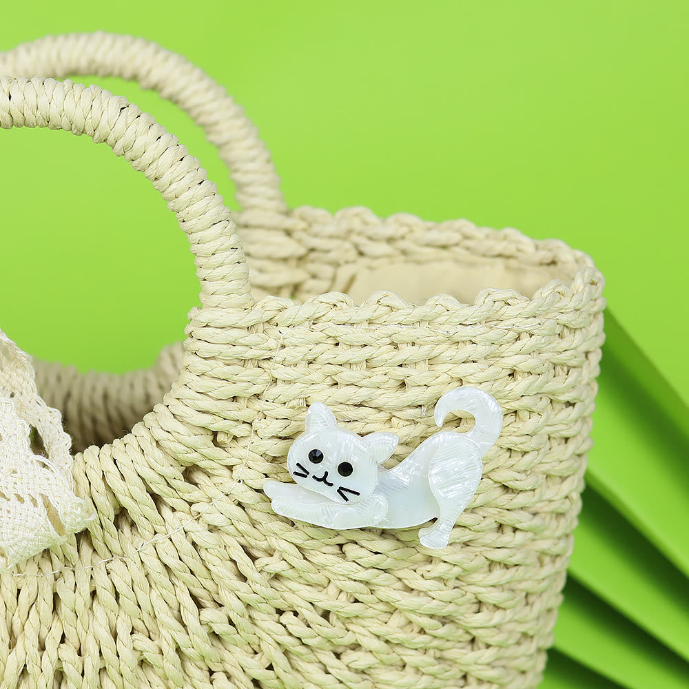 Broche de acrílico hecho a mano con diseño de gato blanco y encantador accesorio - image 3