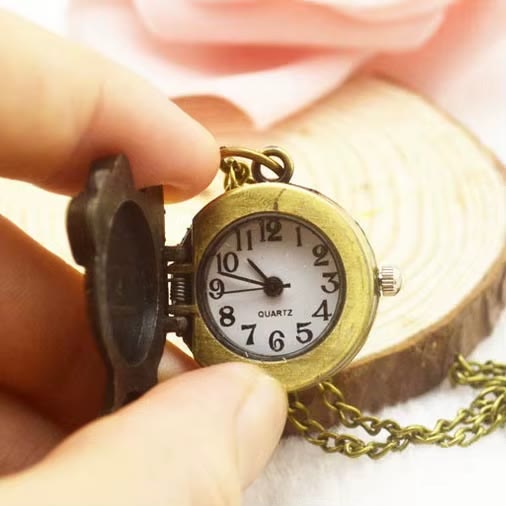 Reloj de bolsillo de cuarzo con forma de mariposa, estilo retro creativo - image 4