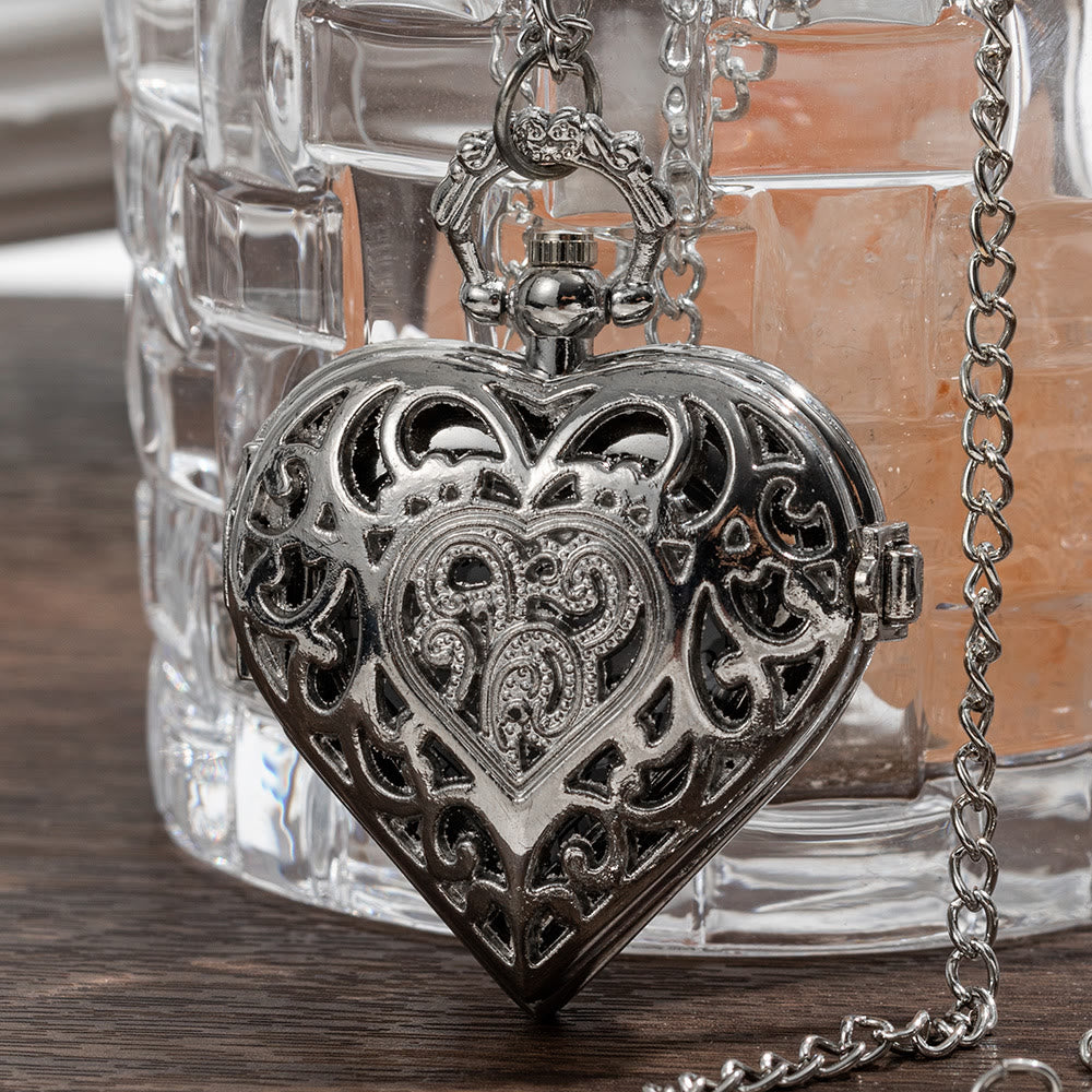 Reloj de bolsillo de plata con forma de corazón, hueco y tallado, estilo retro - image 1