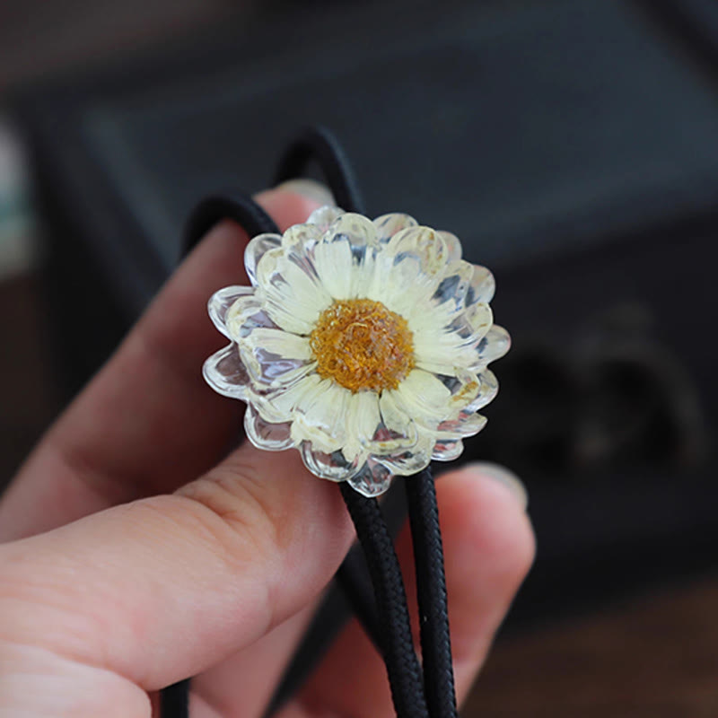Corbata bolo para mujer hecha a mano con margaritas y flores secas - image 9