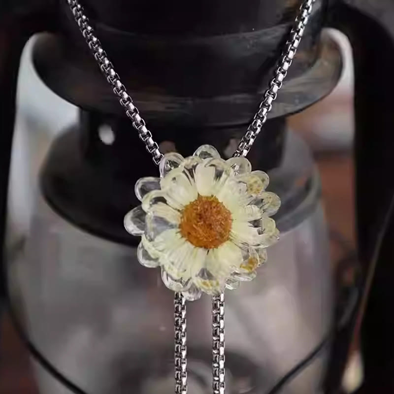 Corbata bolo para mujer hecha a mano con margaritas y flores secas - image 2