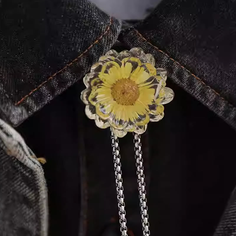 Corbata bolo para mujer hecha a mano con margaritas y flores secas - Amarillo claro - Cadena de acero - image 1