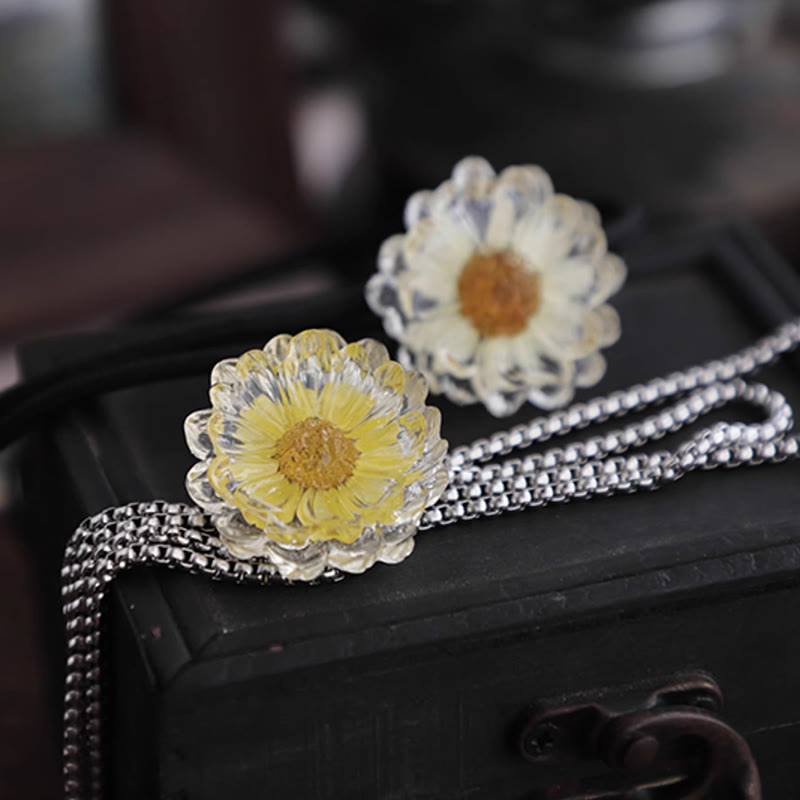 Corbata bolo para mujer hecha a mano con margaritas y flores secas - image 3