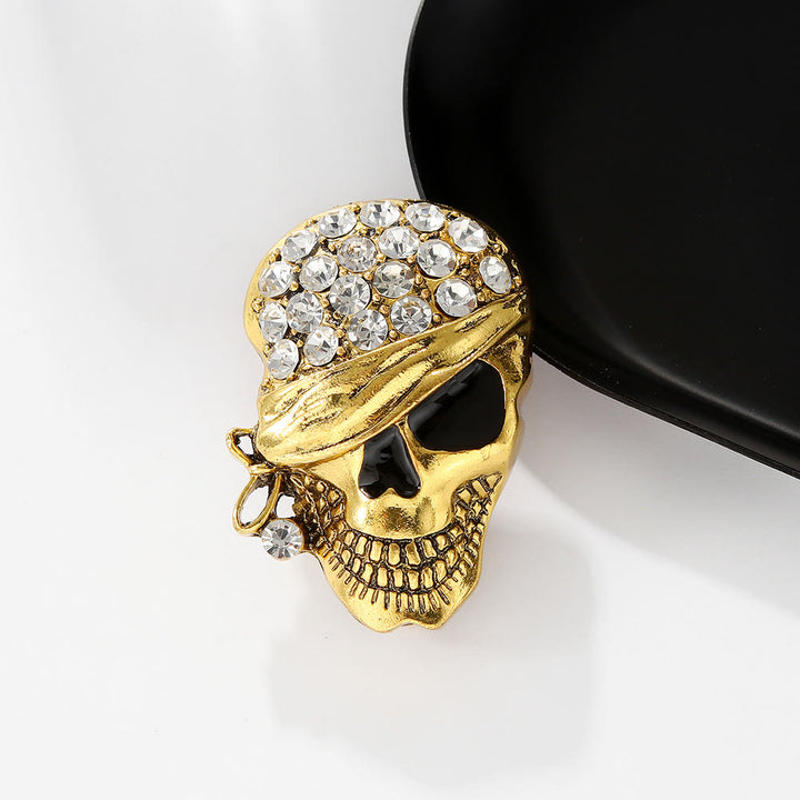 Broche de calavera pirata con diamantes divertidos para Halloween - Dorado - image 3
