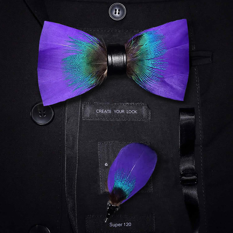 Pajarita con plumas color morado y verde azulado y alfiler de solapa - Adulto - image 0