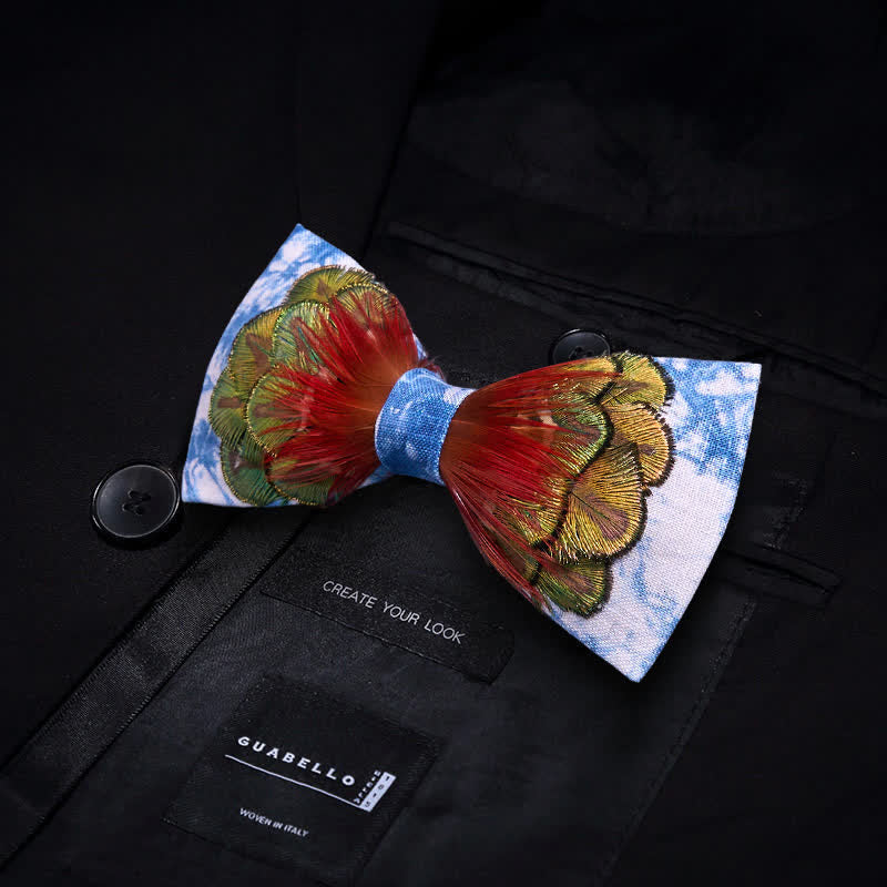 Pajarita de plumas coloridas con efecto tie-dye azul cerúleo - image 3