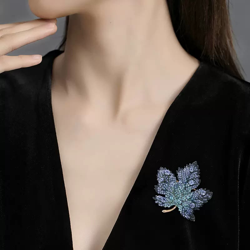 Exquisito broche de cristal con forma de hoja de arce - image 1