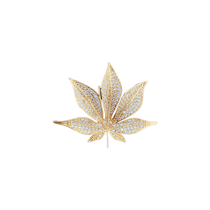 Broche de metal con forma de hoja de arce y circonita dorada - image 3
