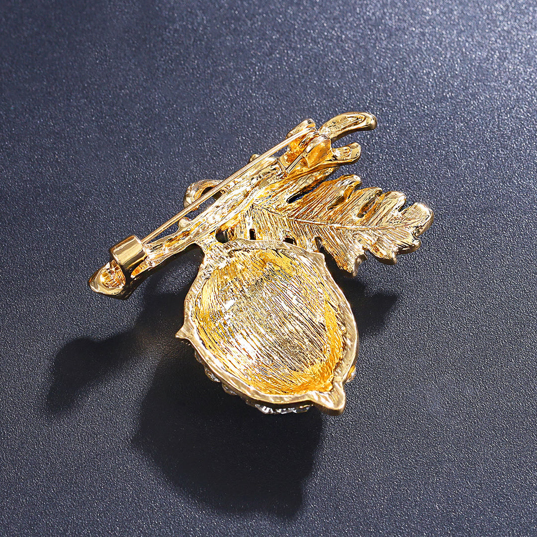 Exquisito broche de aleación de diamantes con forma de piña otoñal - image 3