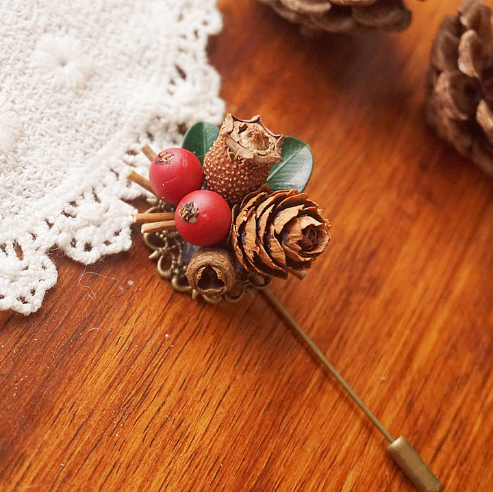 Broche creativo hecho a mano de piña y bayas - image 2