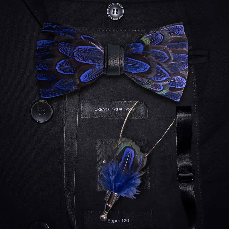 Pajarita de plumas de pavo real azul real y negro con prendedor de solapa - Azul medianoche y negro - image 0