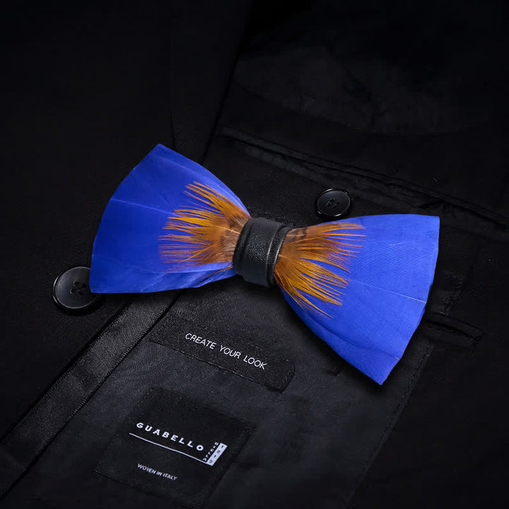 Pajarita con plumas azul rey y naranja con prendedor de solapa - image 2