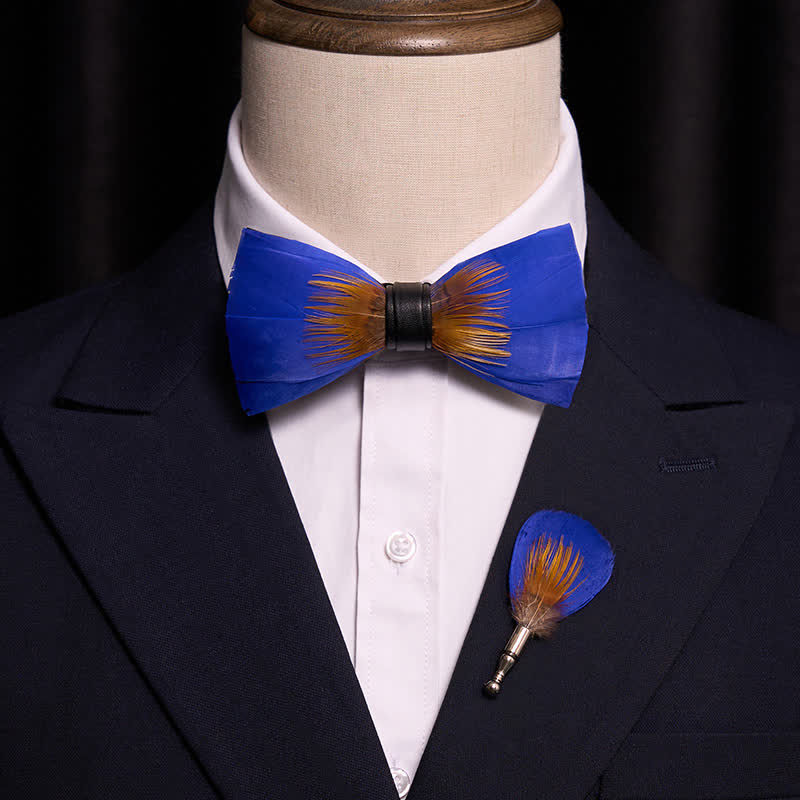 Pajarita con plumas azul rey y naranja con prendedor de solapa - image 1