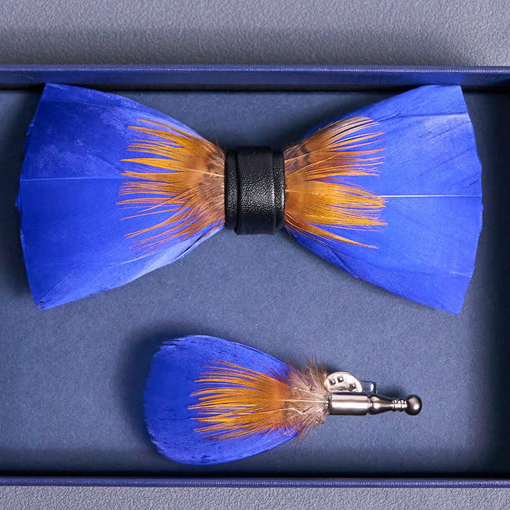Pajarita con plumas azul rey y naranja con prendedor de solapa - image 3